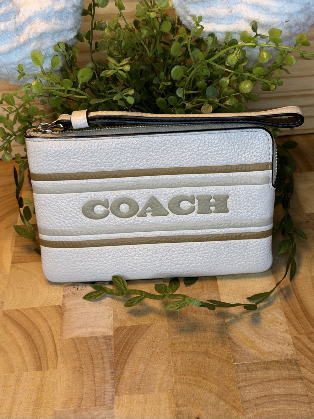 Coach Corner ZIp Wristlet - Off-White Pebbled Grain Leather w/tan stripes